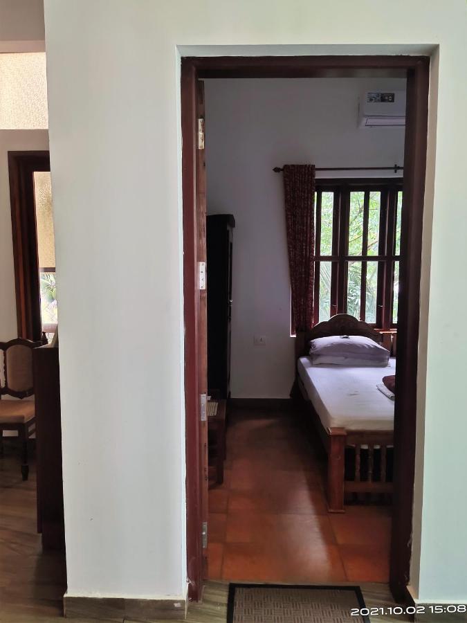 Neela Waters - Beach Home Alappuzha Екстер'єр фото